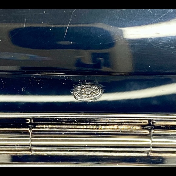 Authentic Chanel Festival Resin Camellia Cuff - Picture 8 of 10